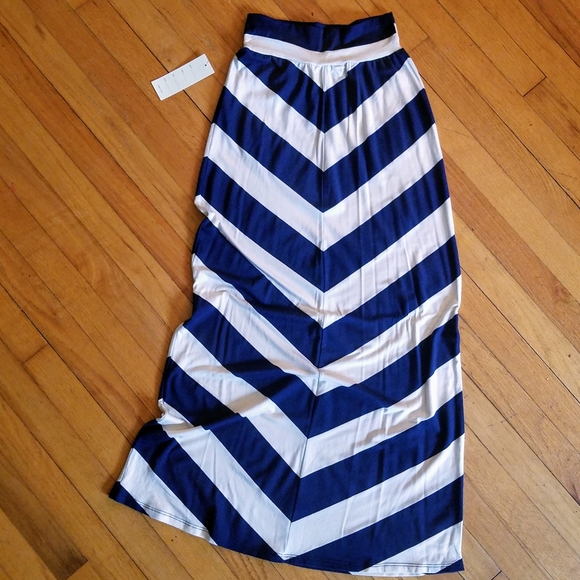 Navy blue and white chevron maxi skirt - Picture 2 of 5